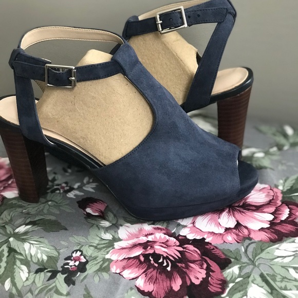 Clarks Shoes - ❗️VIDEO ❗️NEW Clarks suede sandals